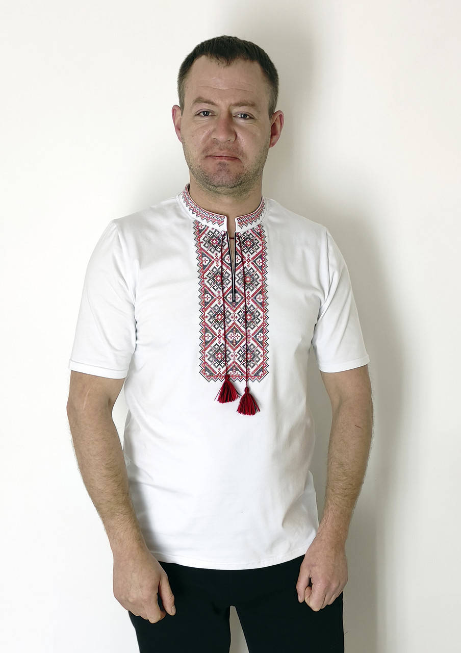 

Футболки вышиванки белые вышитые красно черным крестиком