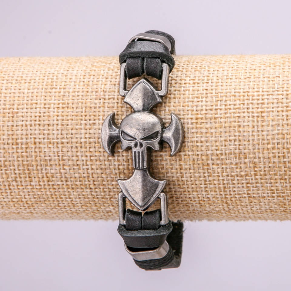 

Браслет с Черепом L-21см эко кожа цвет черный на застежке