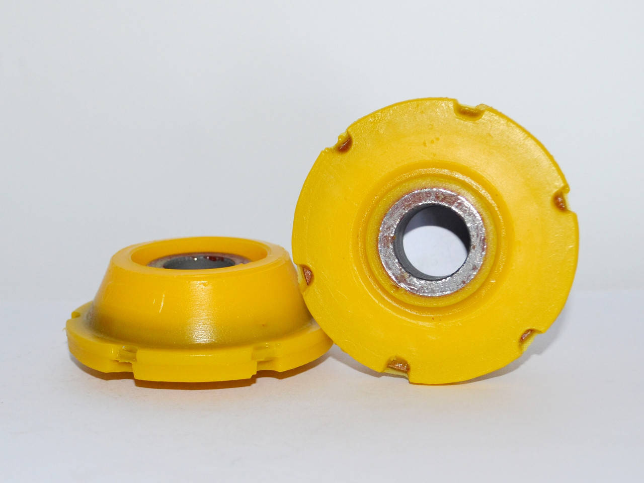 

Полиуретановый сайлентблок наружный поперечного рычага: Audi 100 4, Audi A6