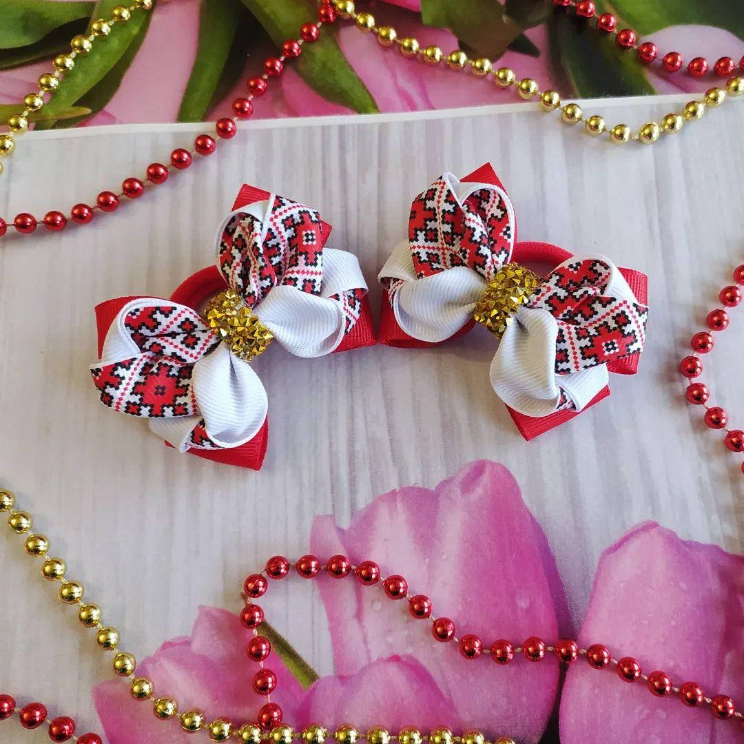 

Детский бантик из репсовой ленты на резинке (бант красный с белым под вышиванку)