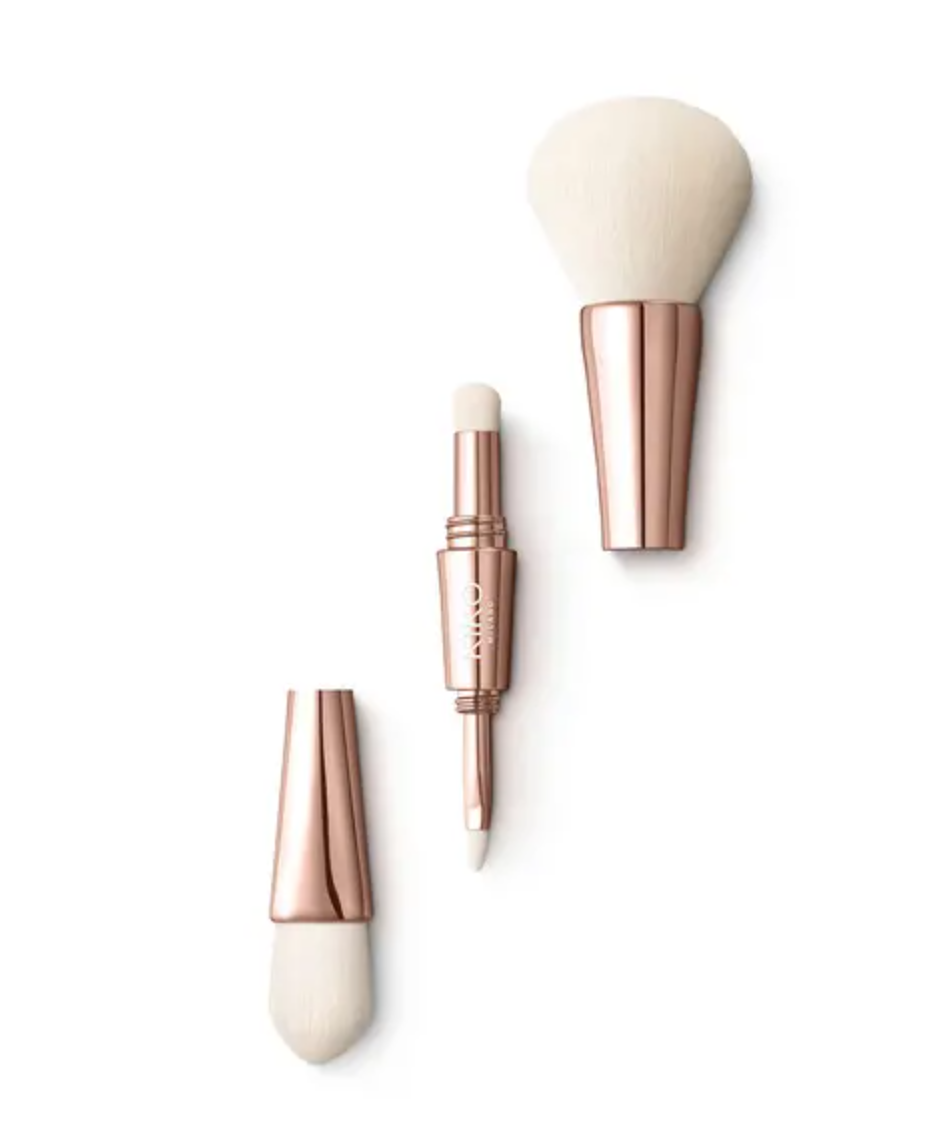 

Универсальная кисть 4-в-1 для лица и глаз Blossoming Beauty 4-In-1 Brush Kiko