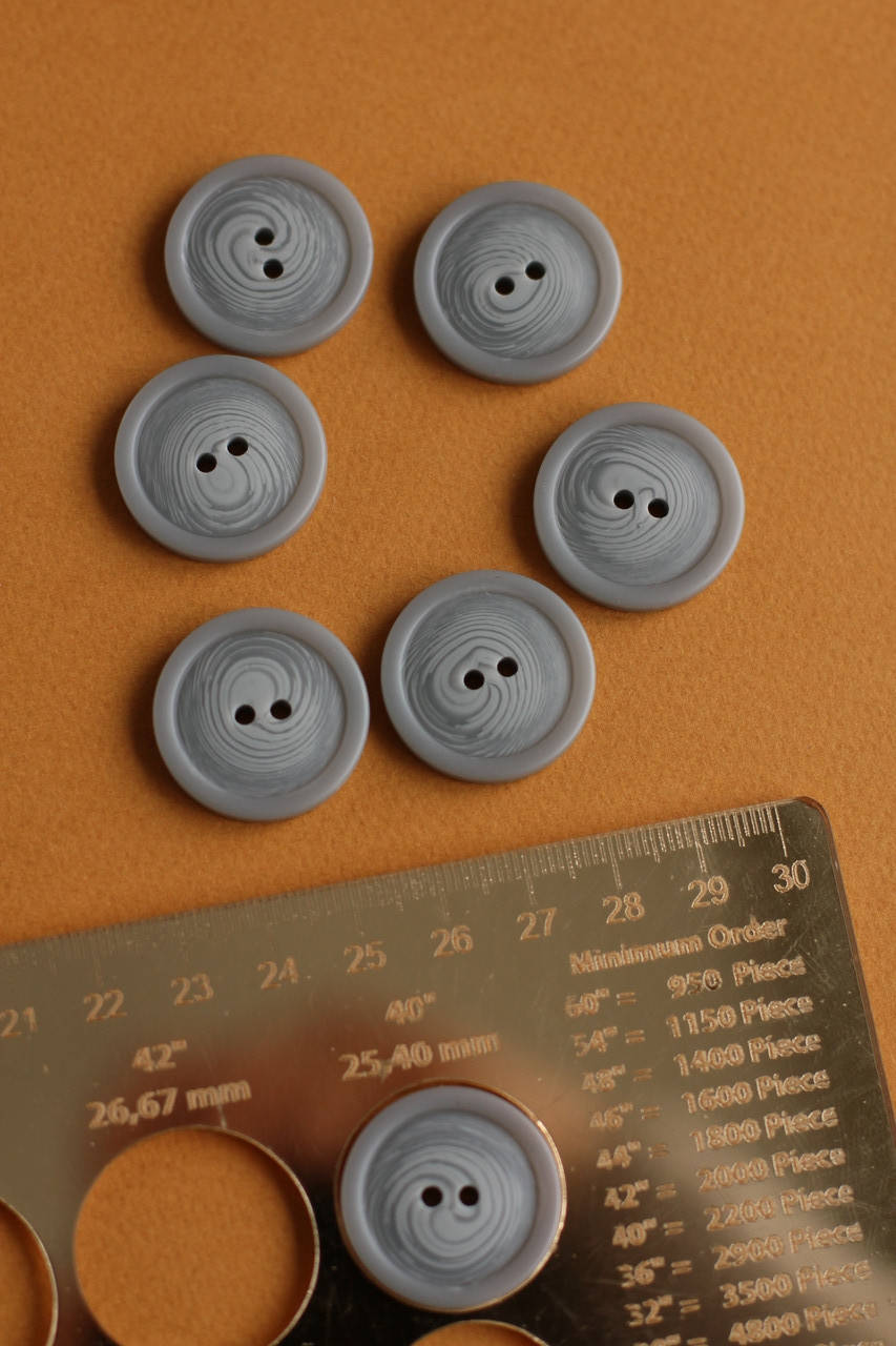 

Пуговицы пальтовые серые матовые 25мм, Серый