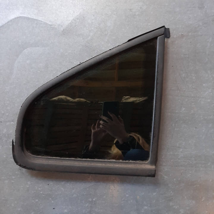 

Стекло задней двери (форточка) Volkswagen Passat B5