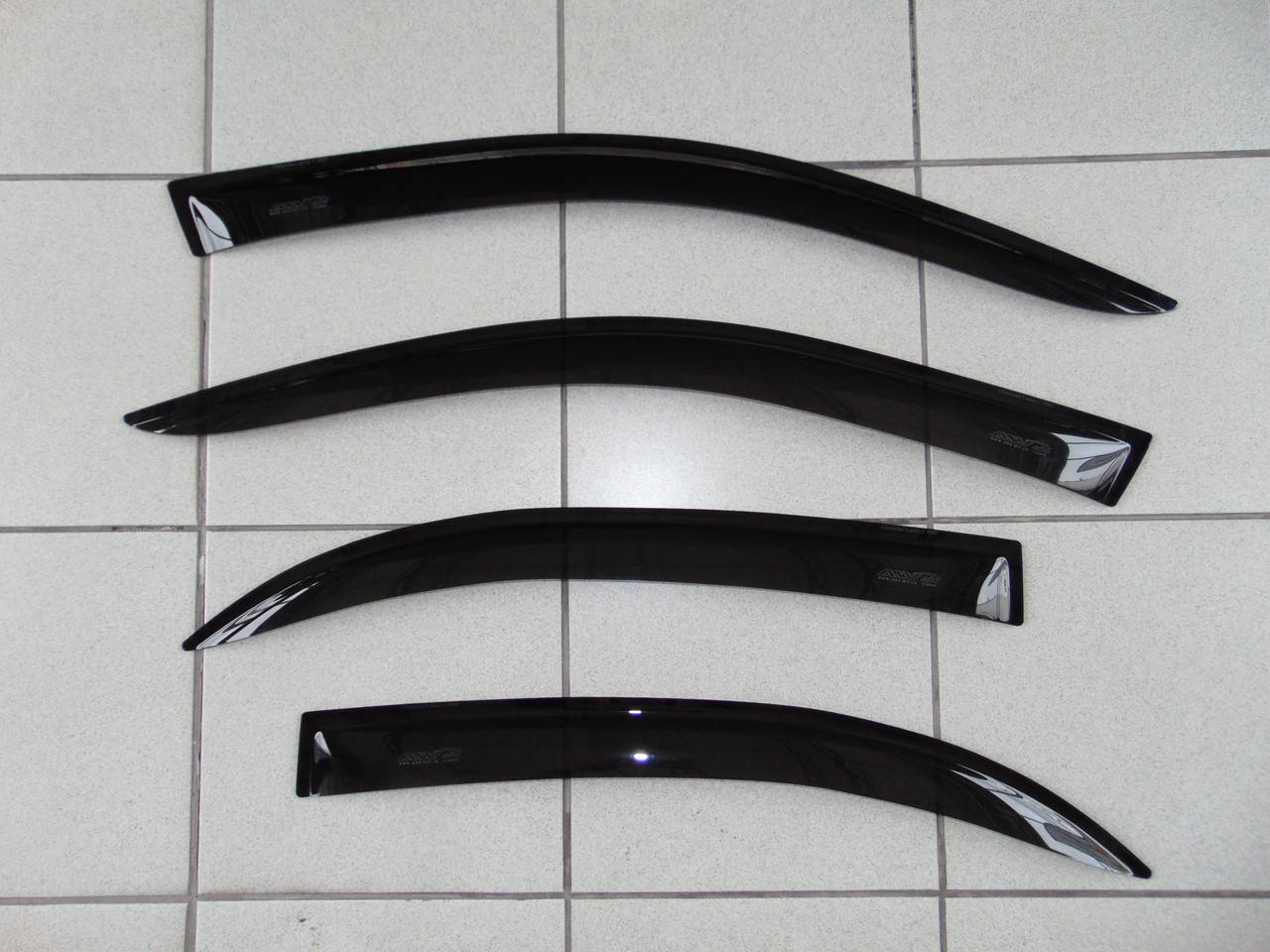 

Дефлекторы окон Daewoo Lanos/Sens седан, ANV комплект ветровиков на скотче