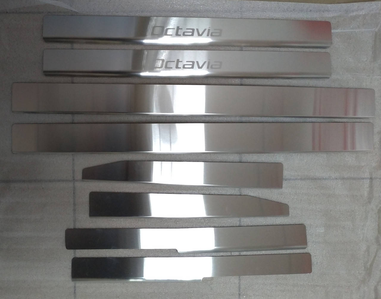 

Накладки на пороги Skoda Octavia A5 2004- 8шт. Standart