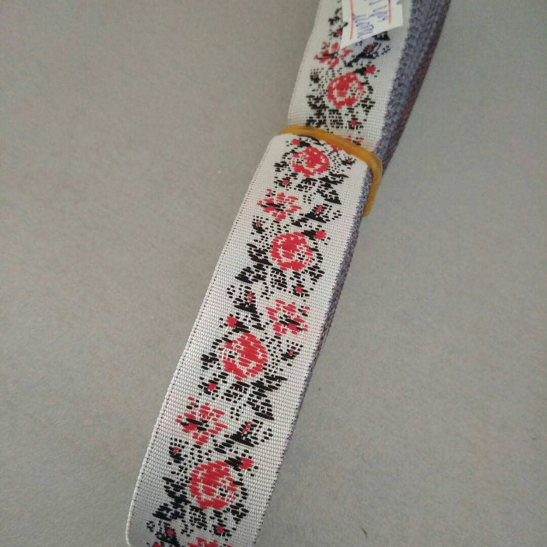 

Тесьма украинский узор 4 . Ширина 20мм.