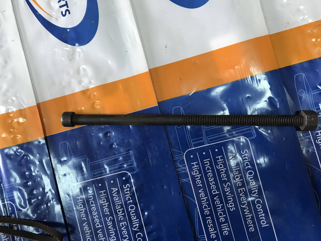 

Болт стяжной задней рессоры ТАТА Эталон