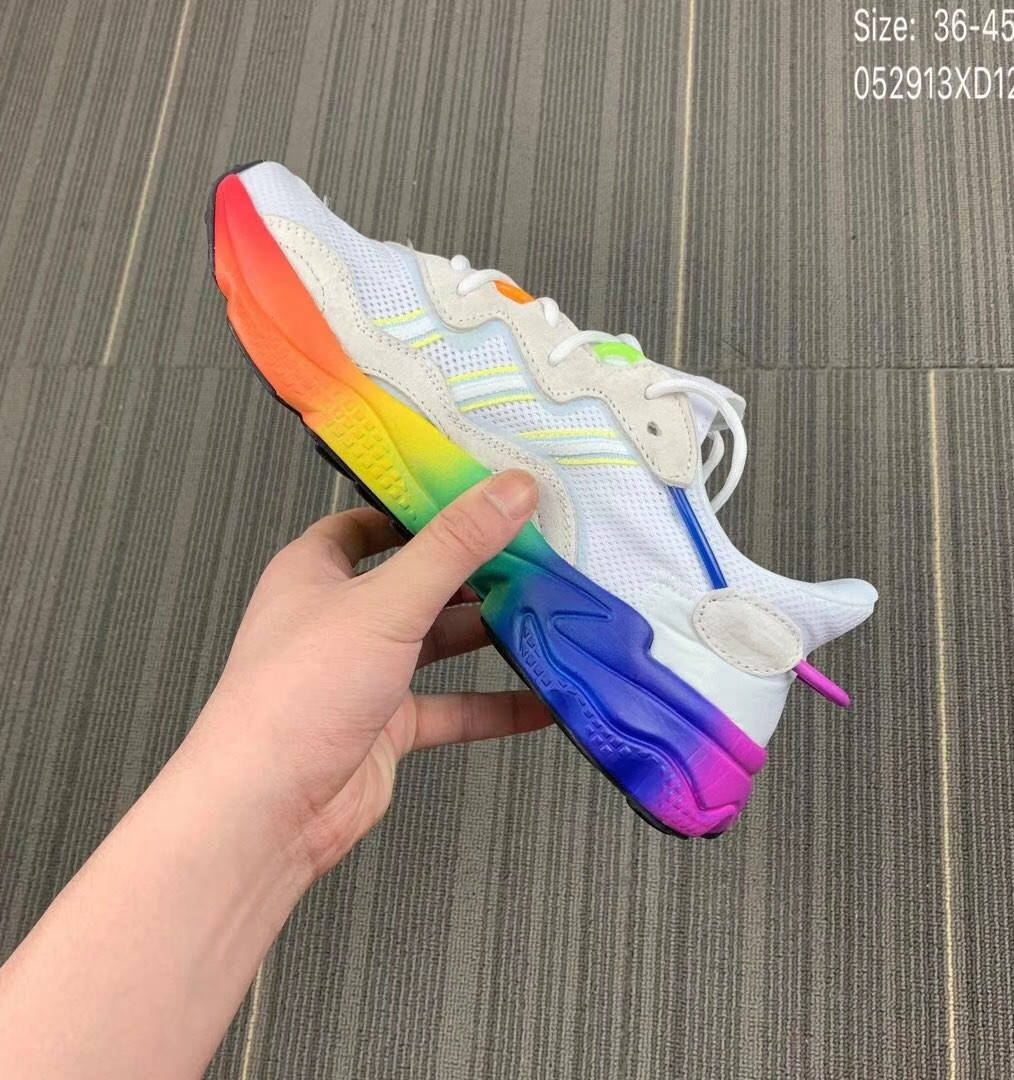 

Женские кроссовки Adidas Ozweego