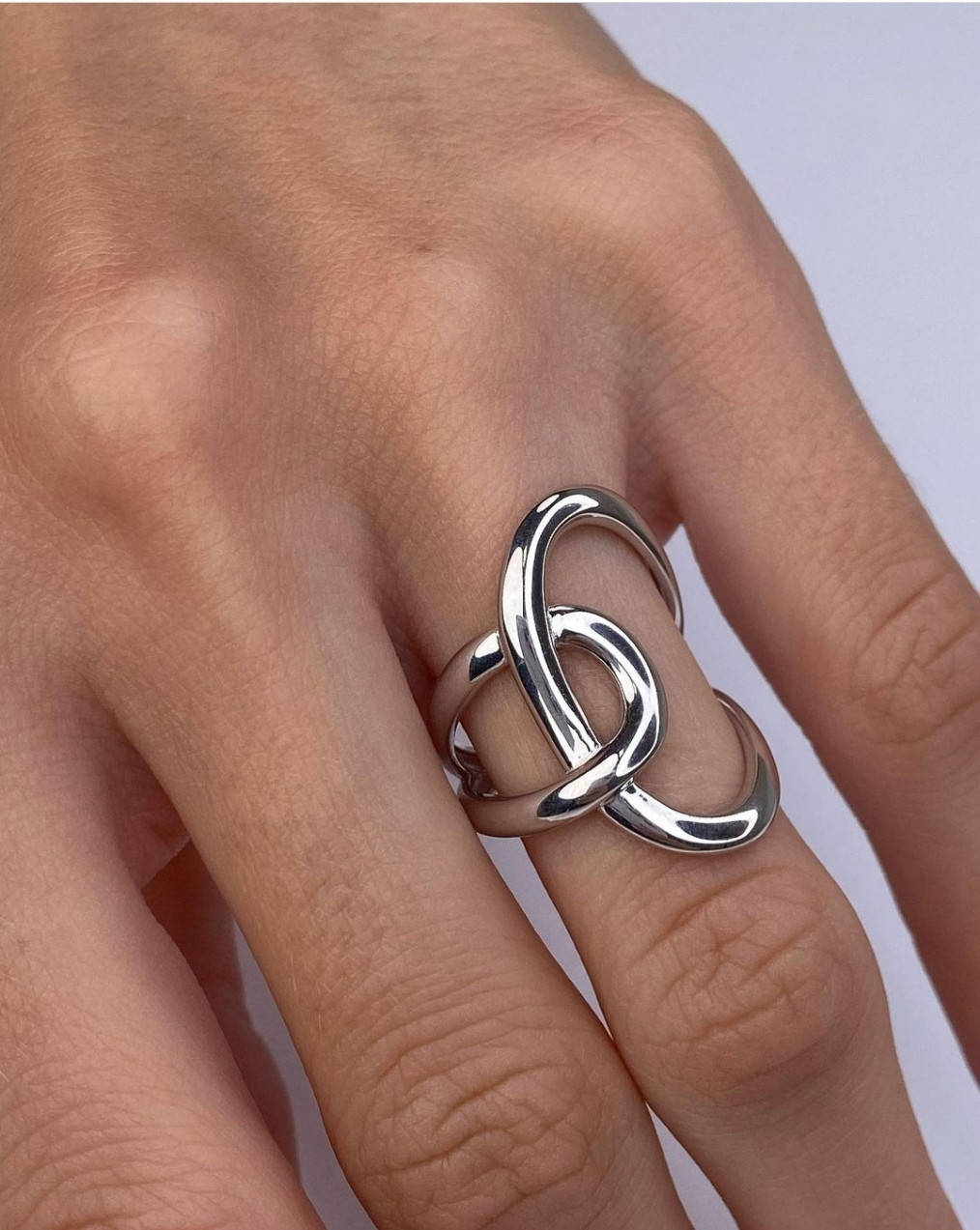 

Кольцо женское серебряное 925 пробы без вставок