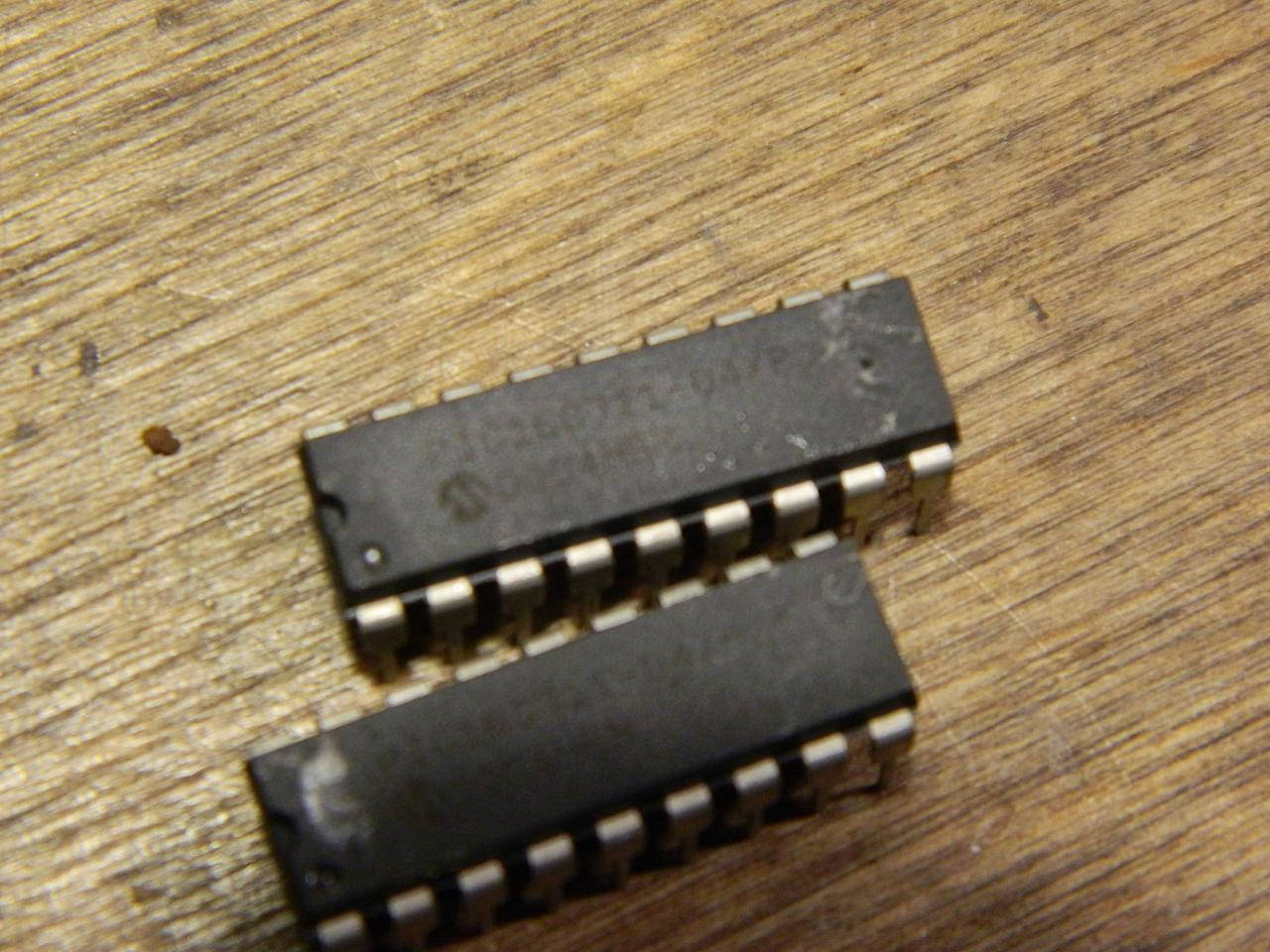 

Микросхема PIC16C711 - 04\P