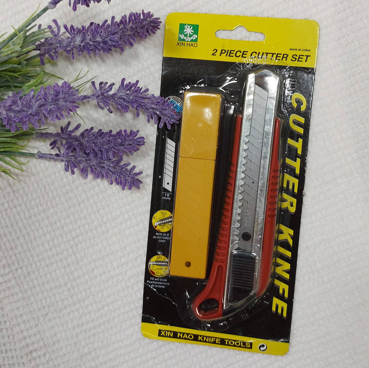 

Нож макетный + запасные лезвия 5 шт