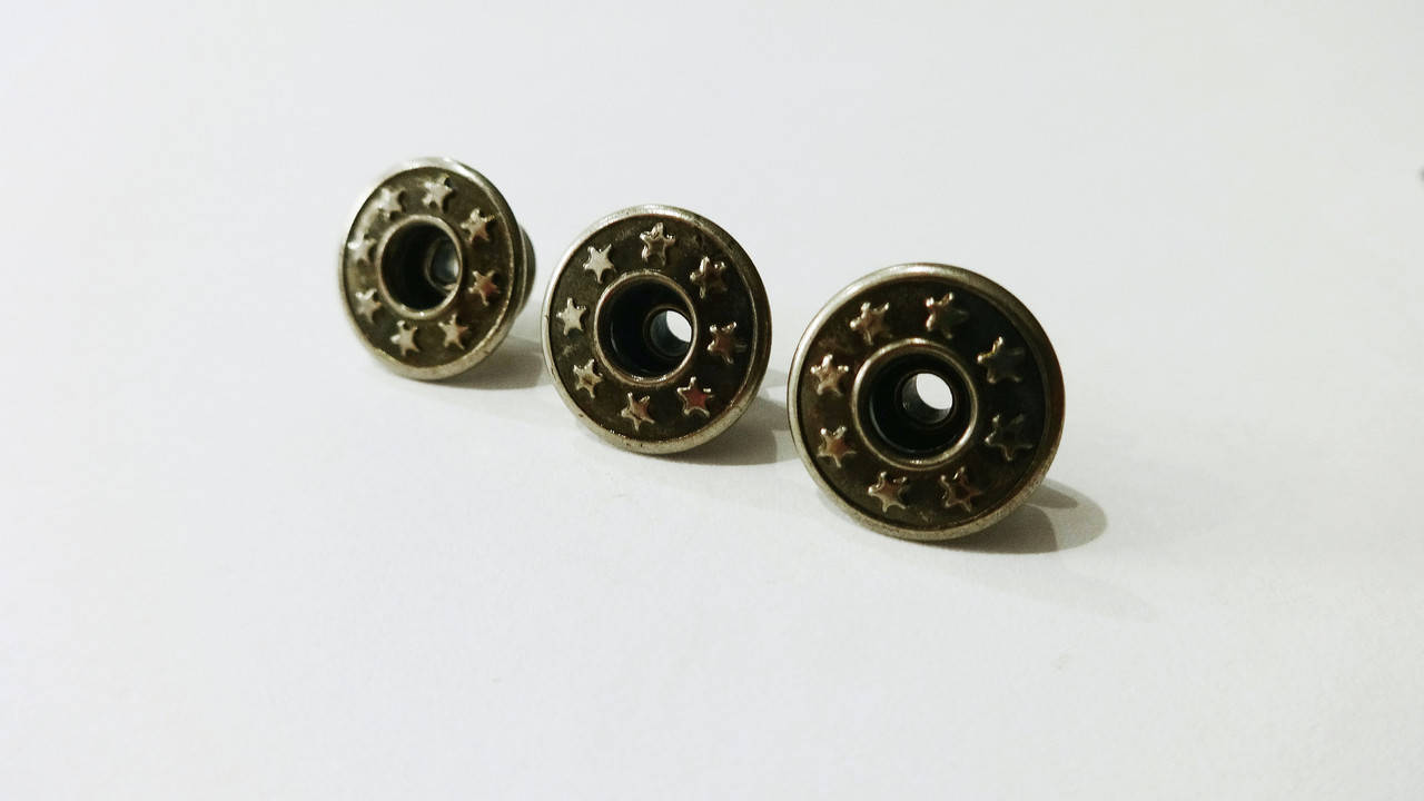 

Пуговица болт оксид 14 мм "Звезды"