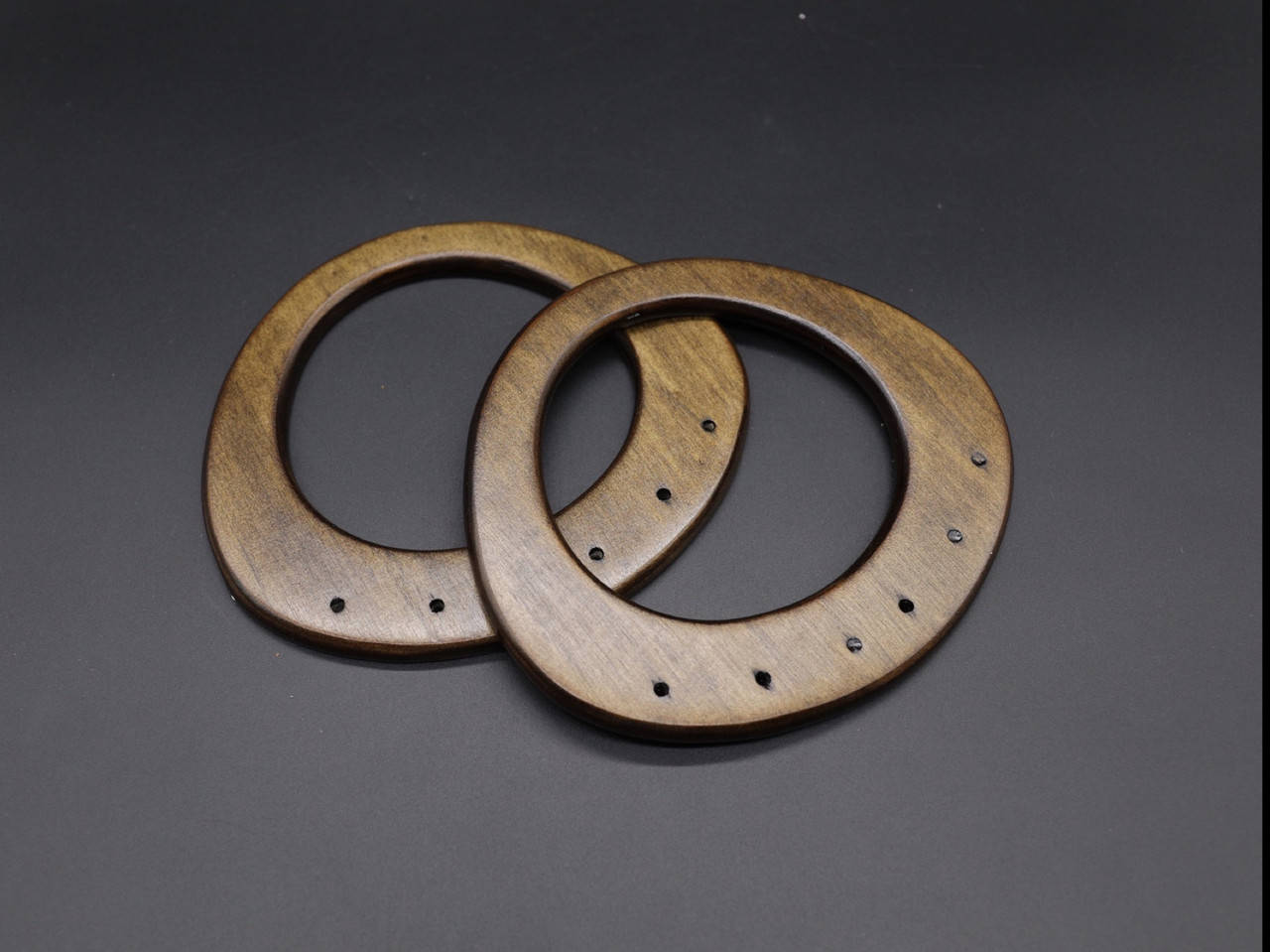 

Деревянный фермуар. Цвет коричневый. 17см