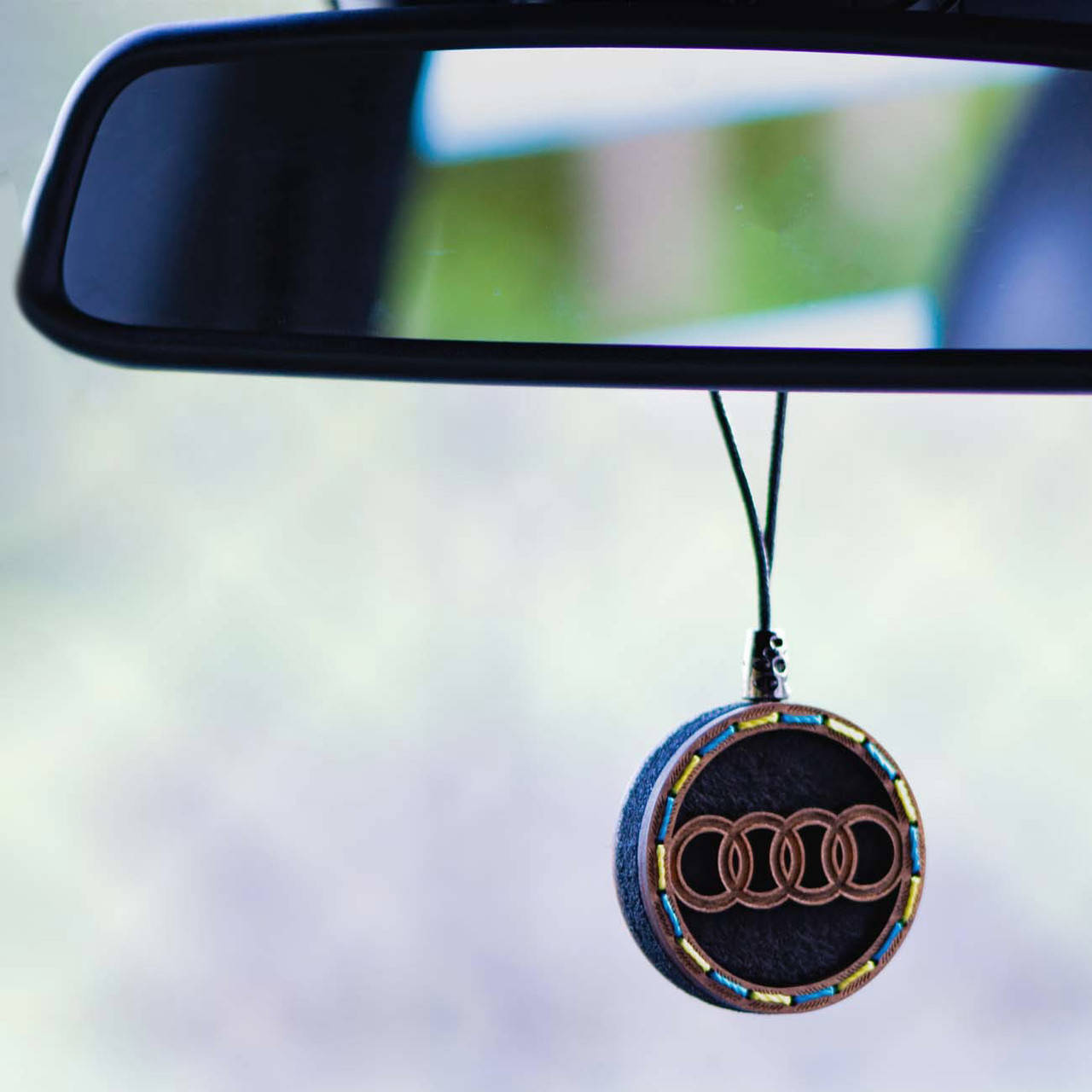

Ароматизатор деревянный в машину Audi ручной работы, 6 см. Диня