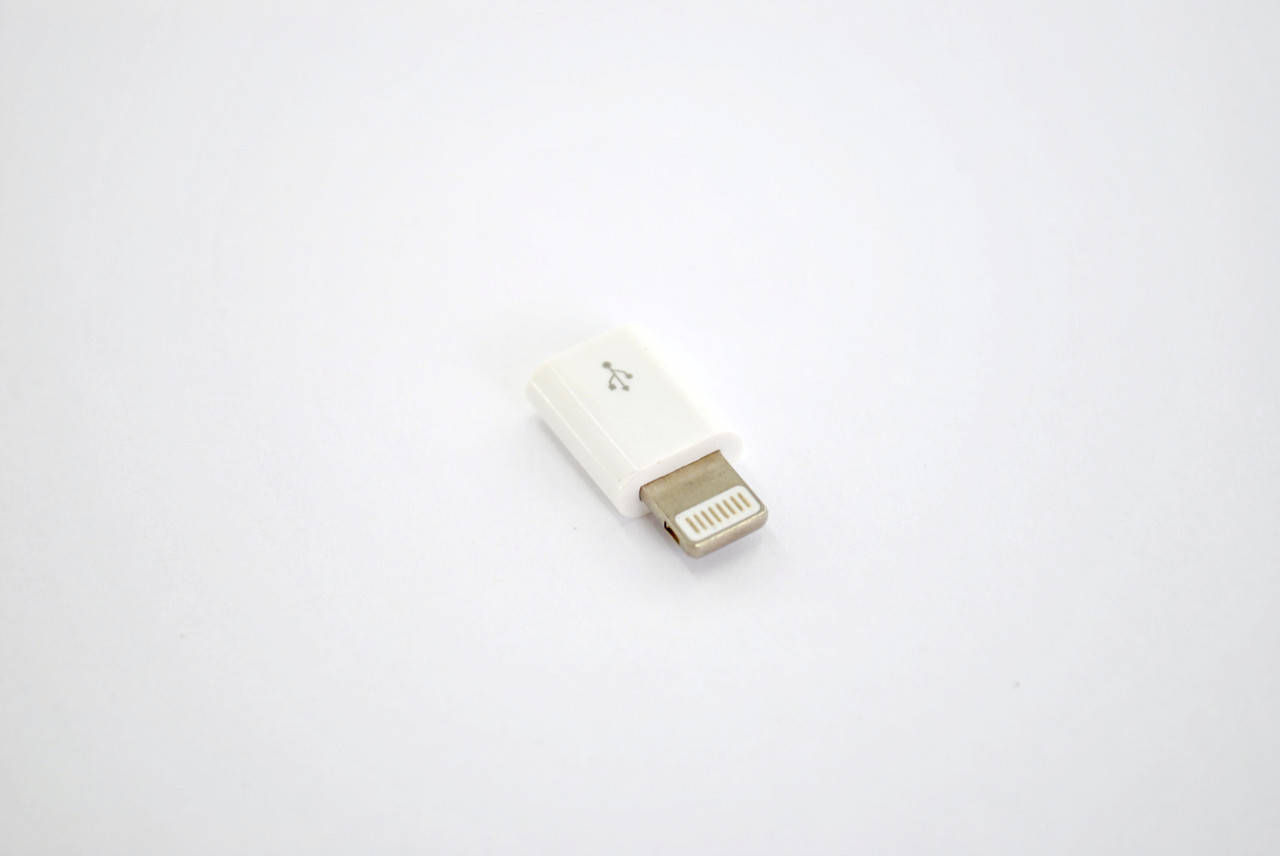 

Переходник с Micro USB мама на Lightning папа белый (тех, пакет)