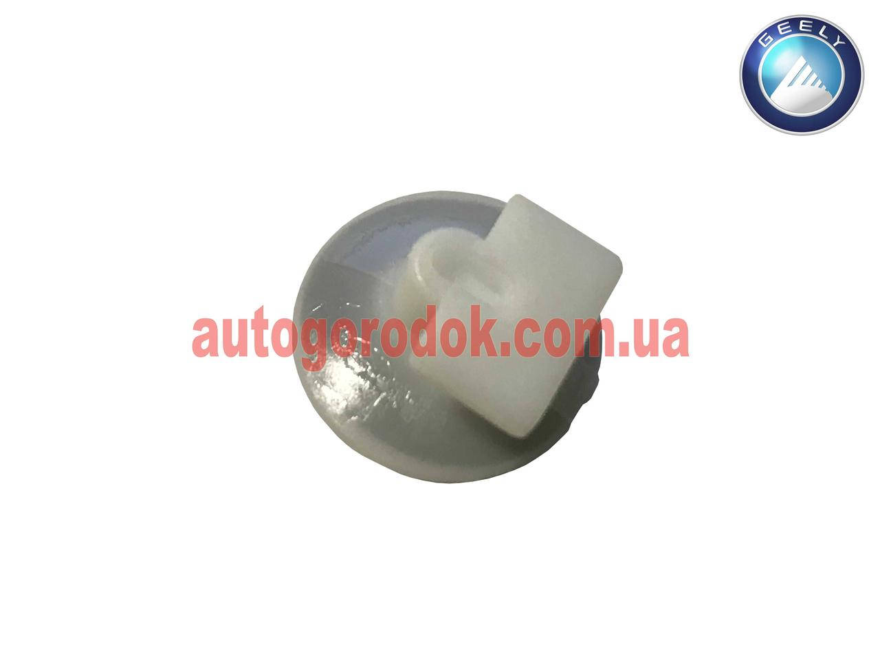 

Клипса фиксатор фонаря Geely MK Cross/EC8/MK2 (Джили МК Кросс) 1017001109