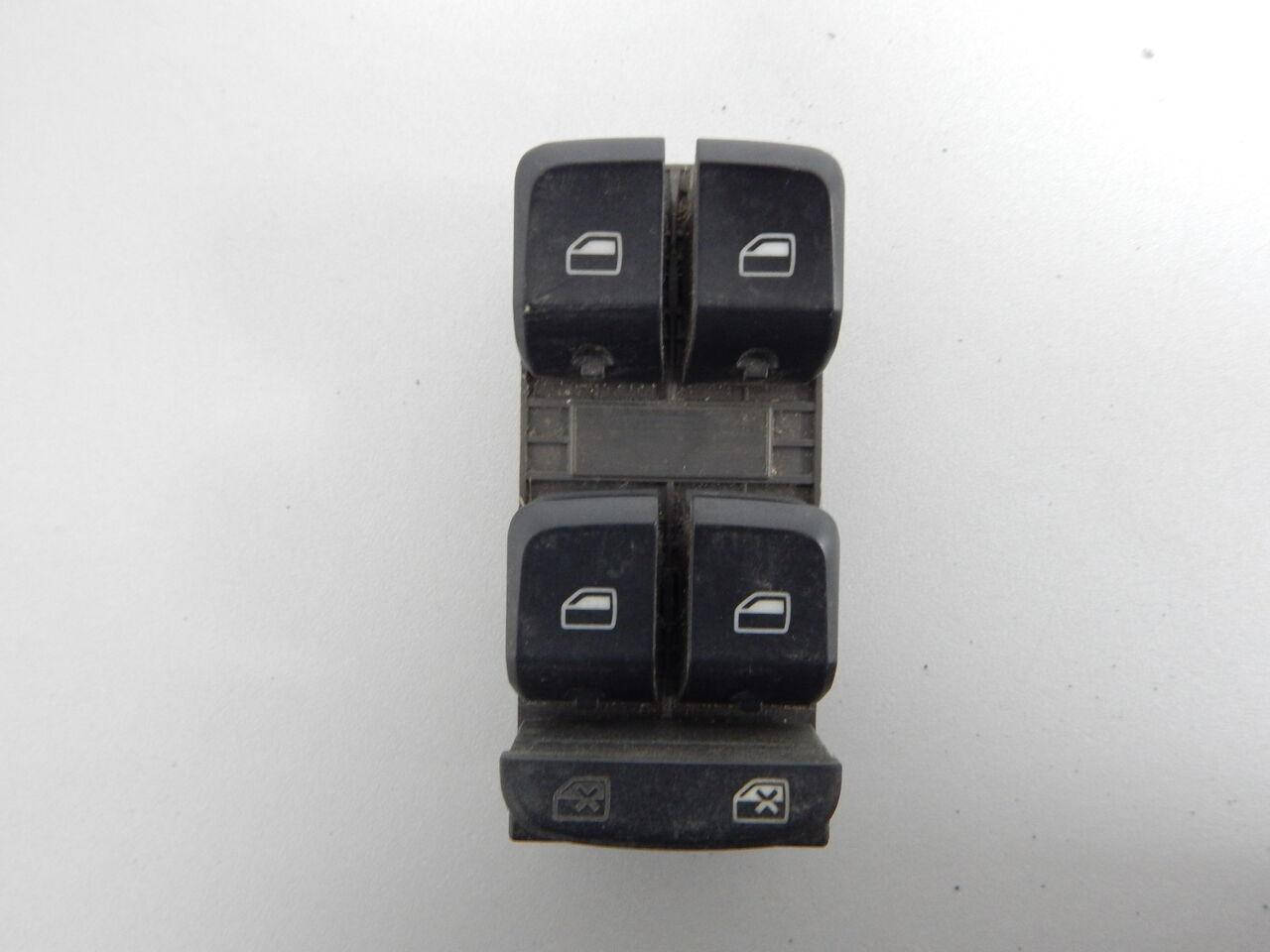 

Б/У Кнопки стеклоподъемников AUDI A4 8K0959851D