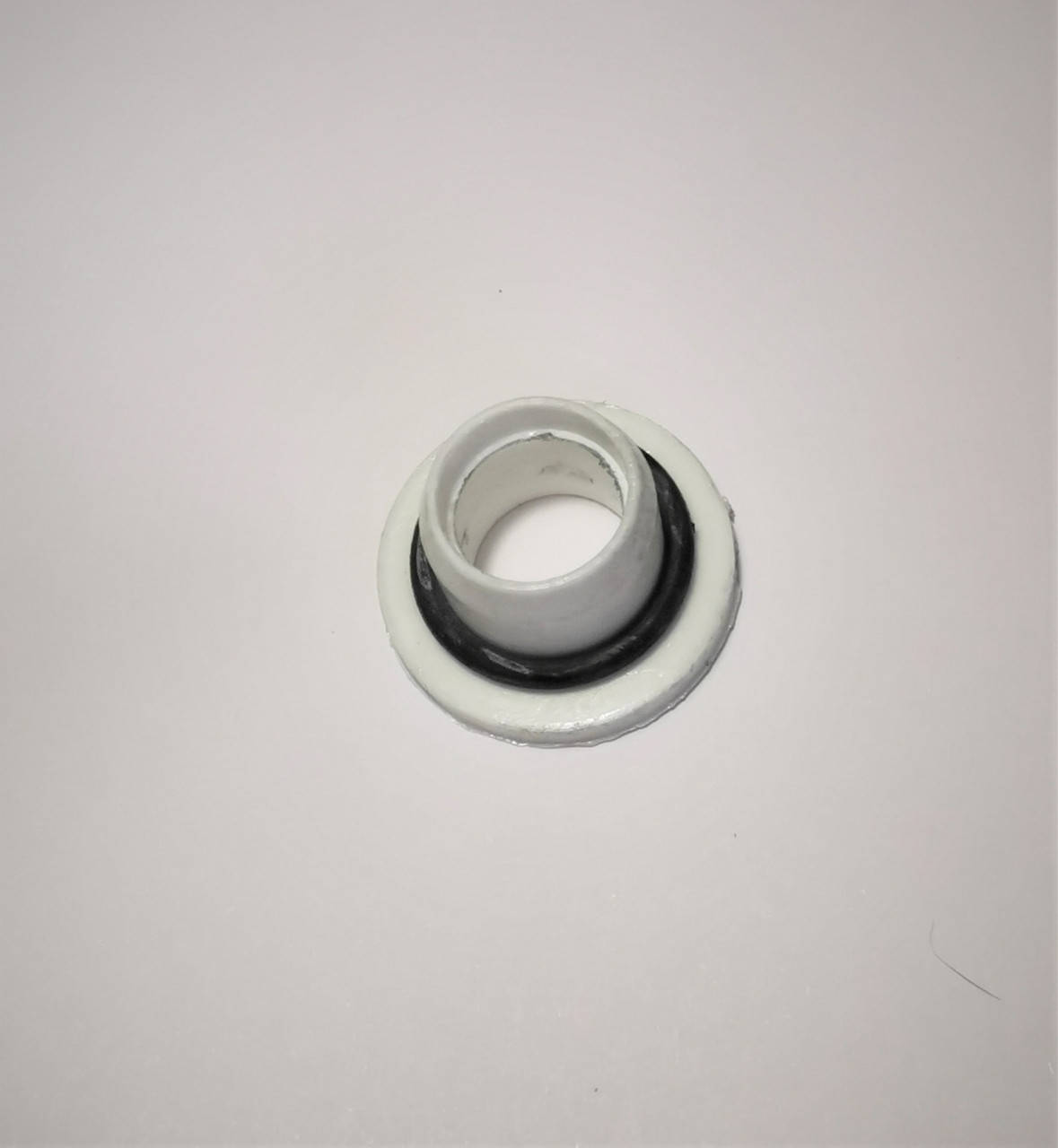 

Пластиковая втулка с уплотнительной резинкой к шнеку мясорубки Белвар