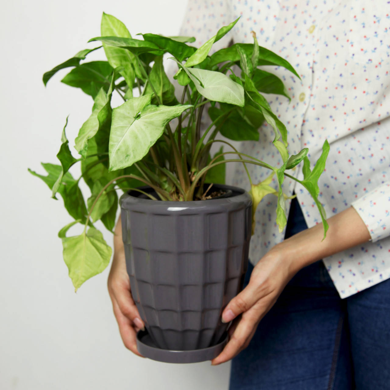 

Горшок керамический для цветов "Рельеф квадраты" 1.7л Серый Rezon P268