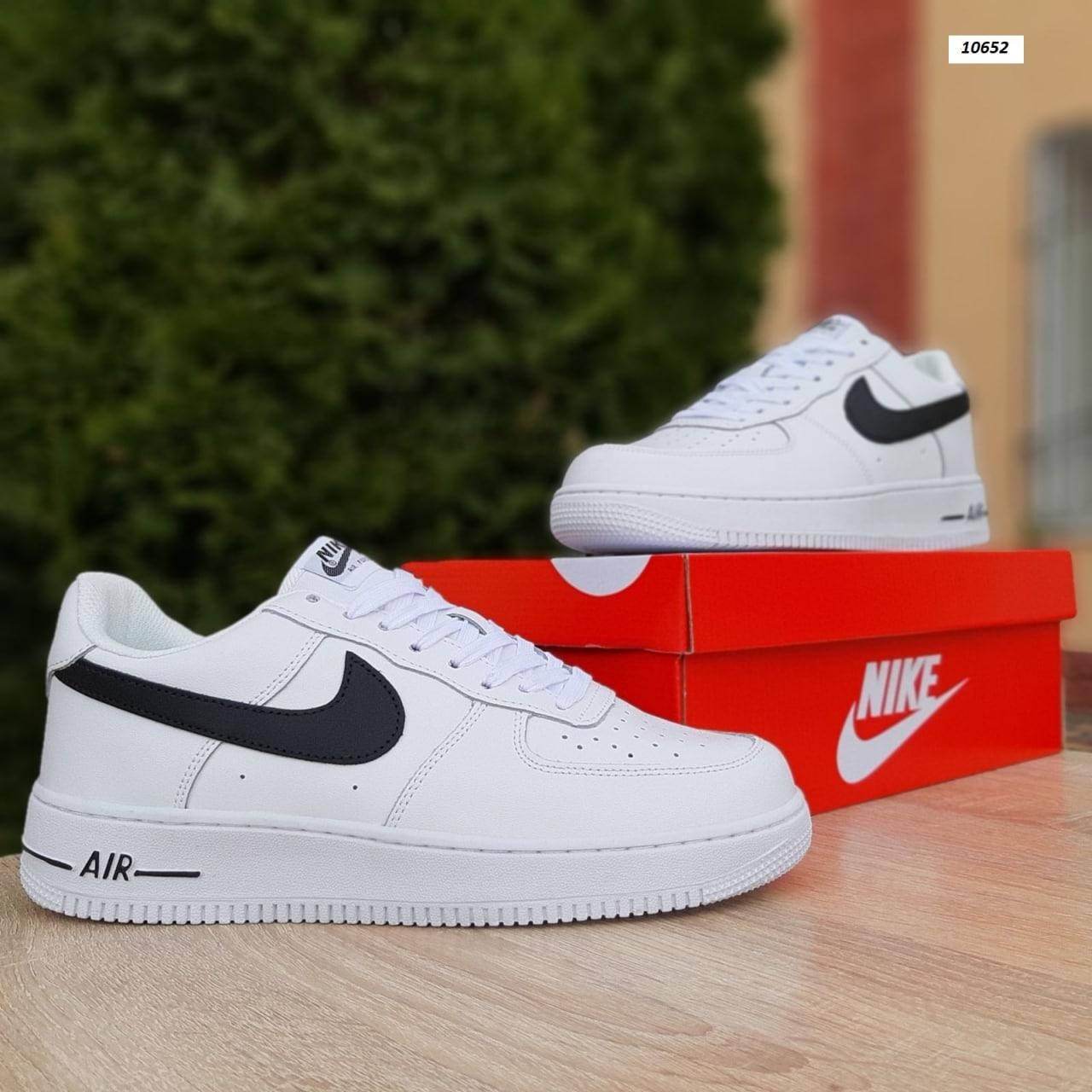 

Чоловічі кросівки Nike Air Force 1 білі із чорним 44, Черный