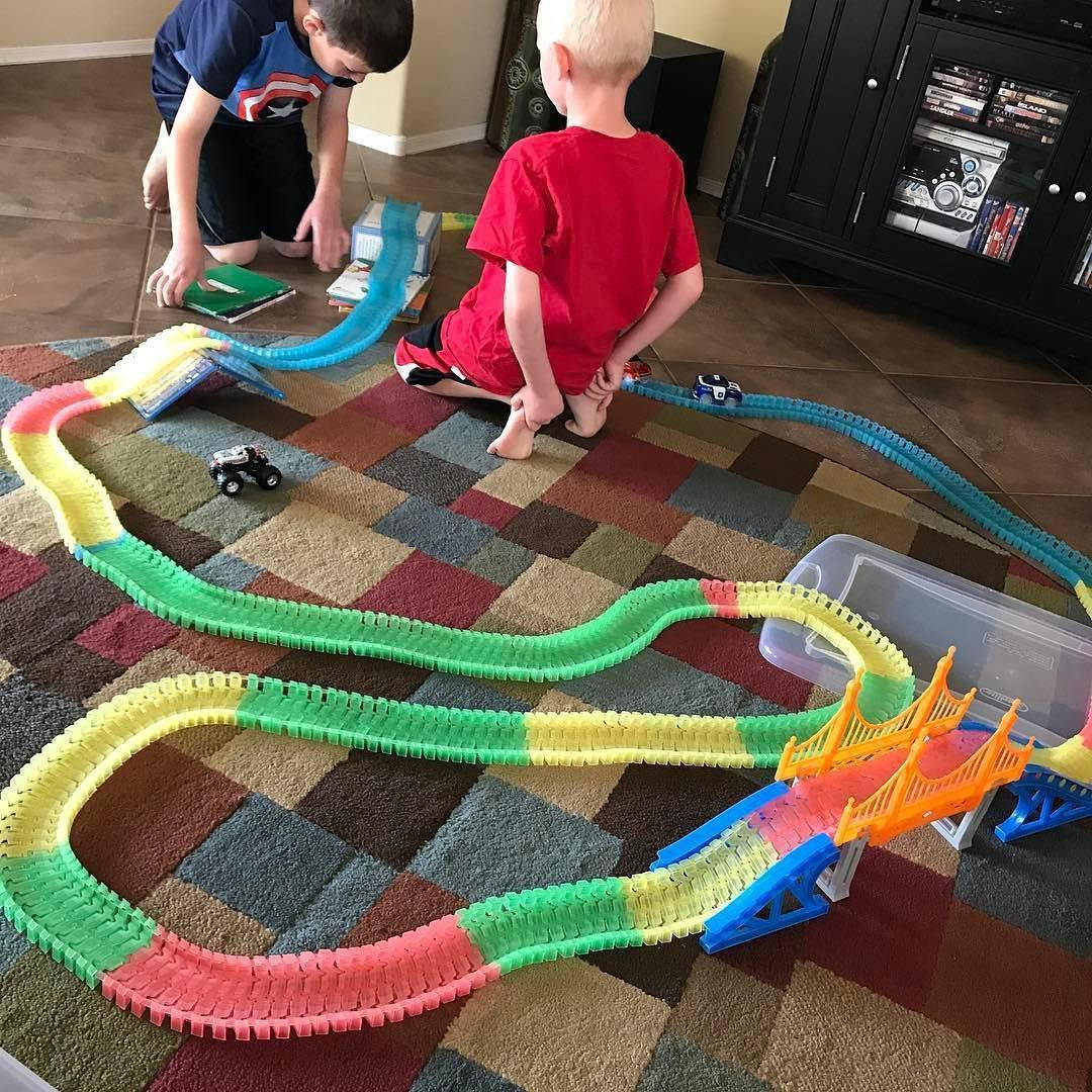 

Magic Tracks 360 деталей Mega Set Детская Игрушечная Дорога Трек (2 машинки)