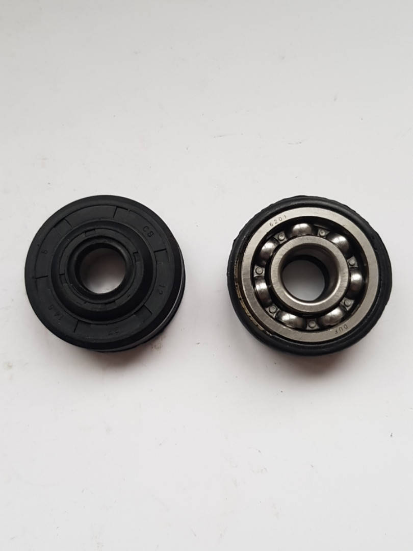 

Сальники с подшипниками для Husqvarna 136, 137,141,142( Пара)