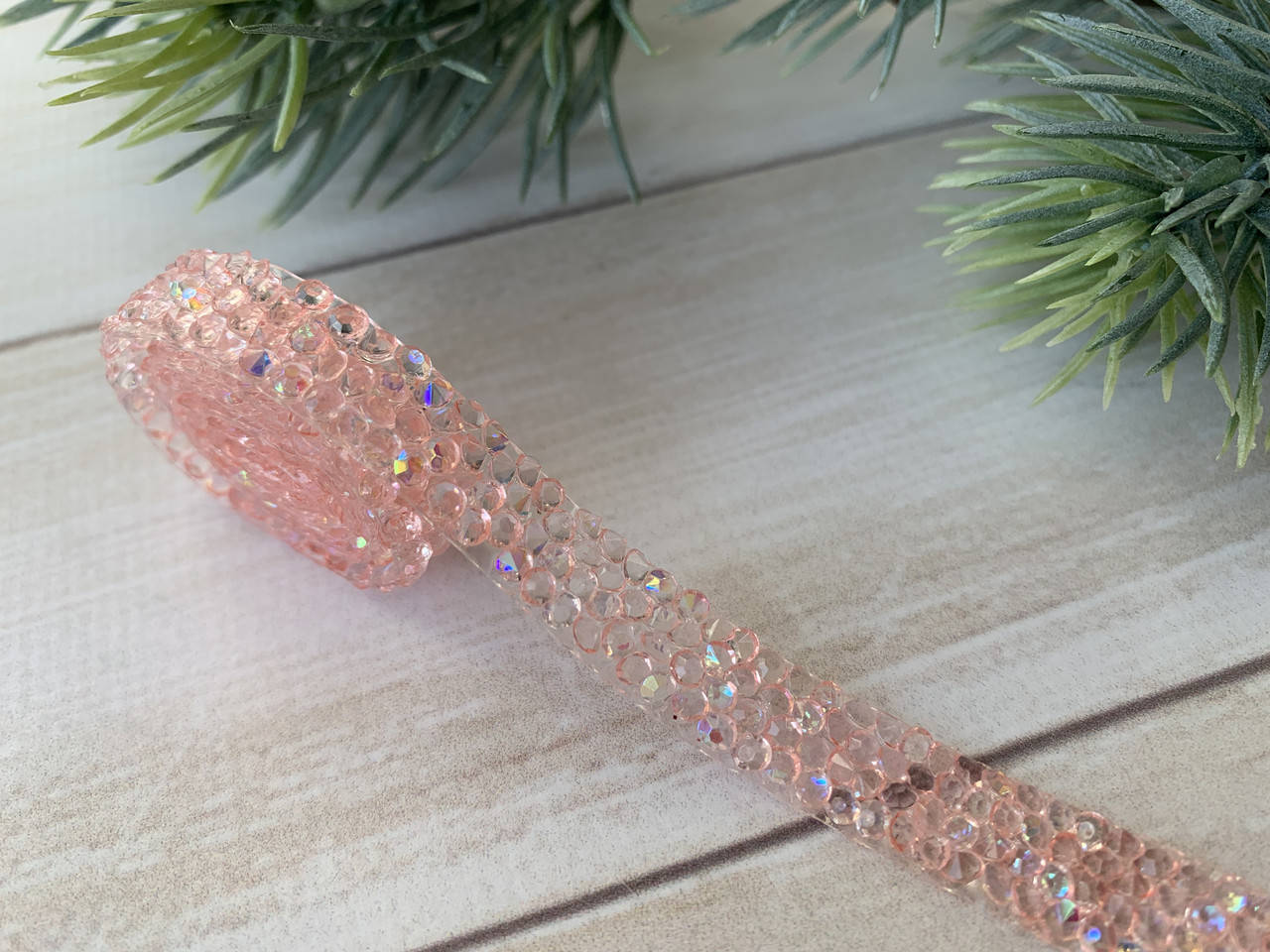 

Стразовая лента на силиконовой основе, персиковая