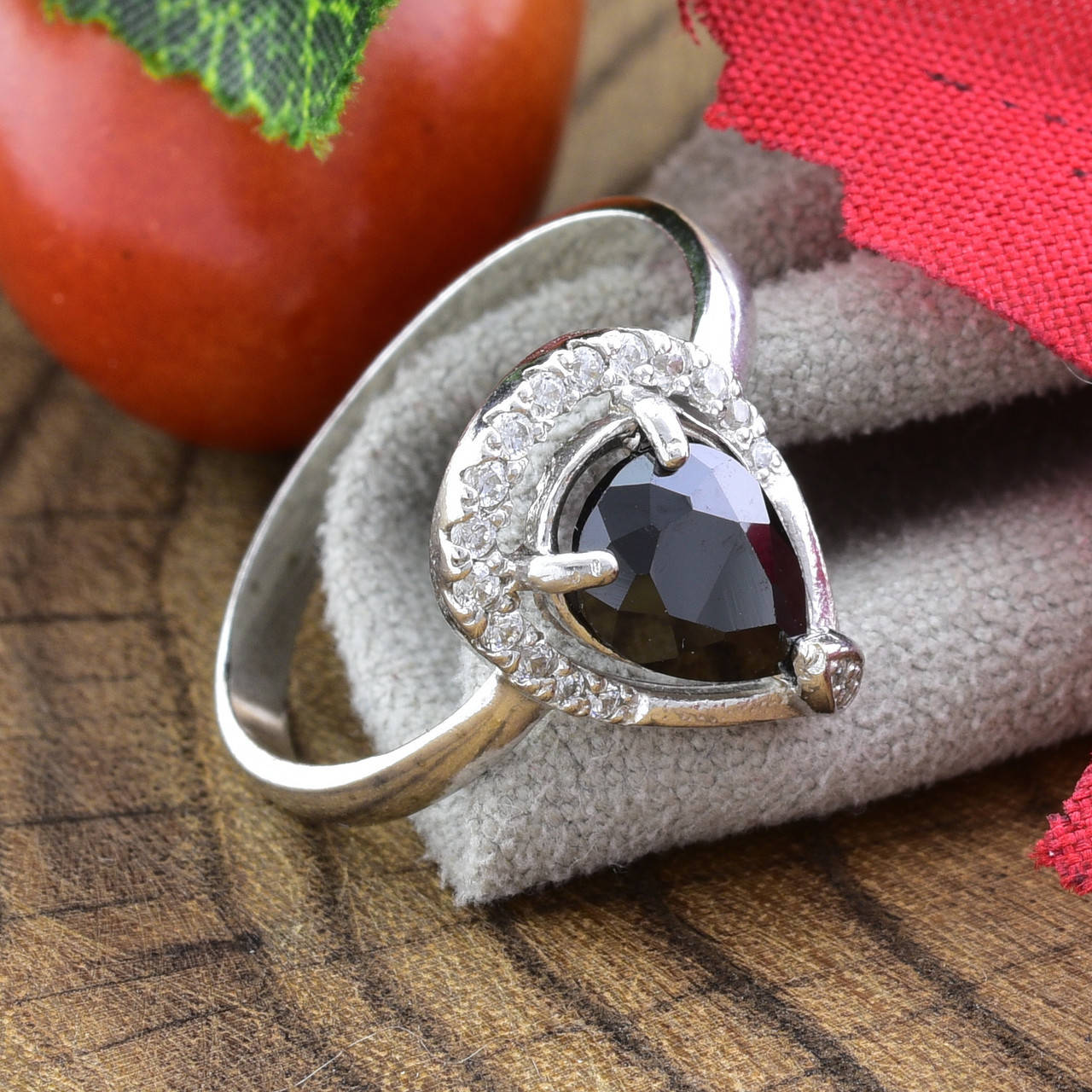 

Кольцо серебряное женское Лана вставка черный фианит размер 16.5