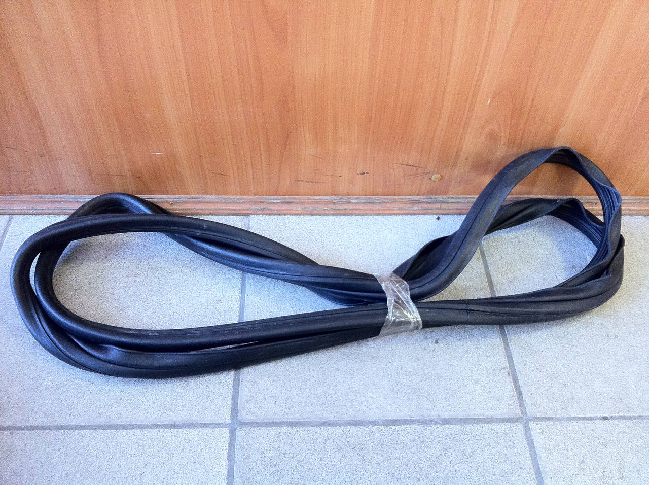 

Уплотнитель заднего стекла ГАЗ 2410, 3110 (Волга)