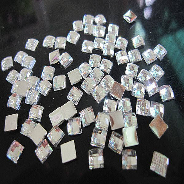 

Квадратики для нейл-арта (3х3мм)Crystal.Цена за 50шт