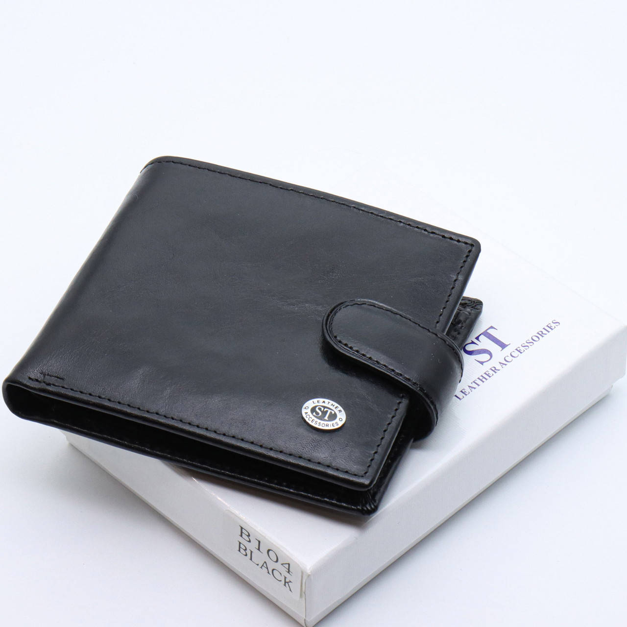

Кожаное мужское портмоне на кнопке ST Leather ST104 Черный