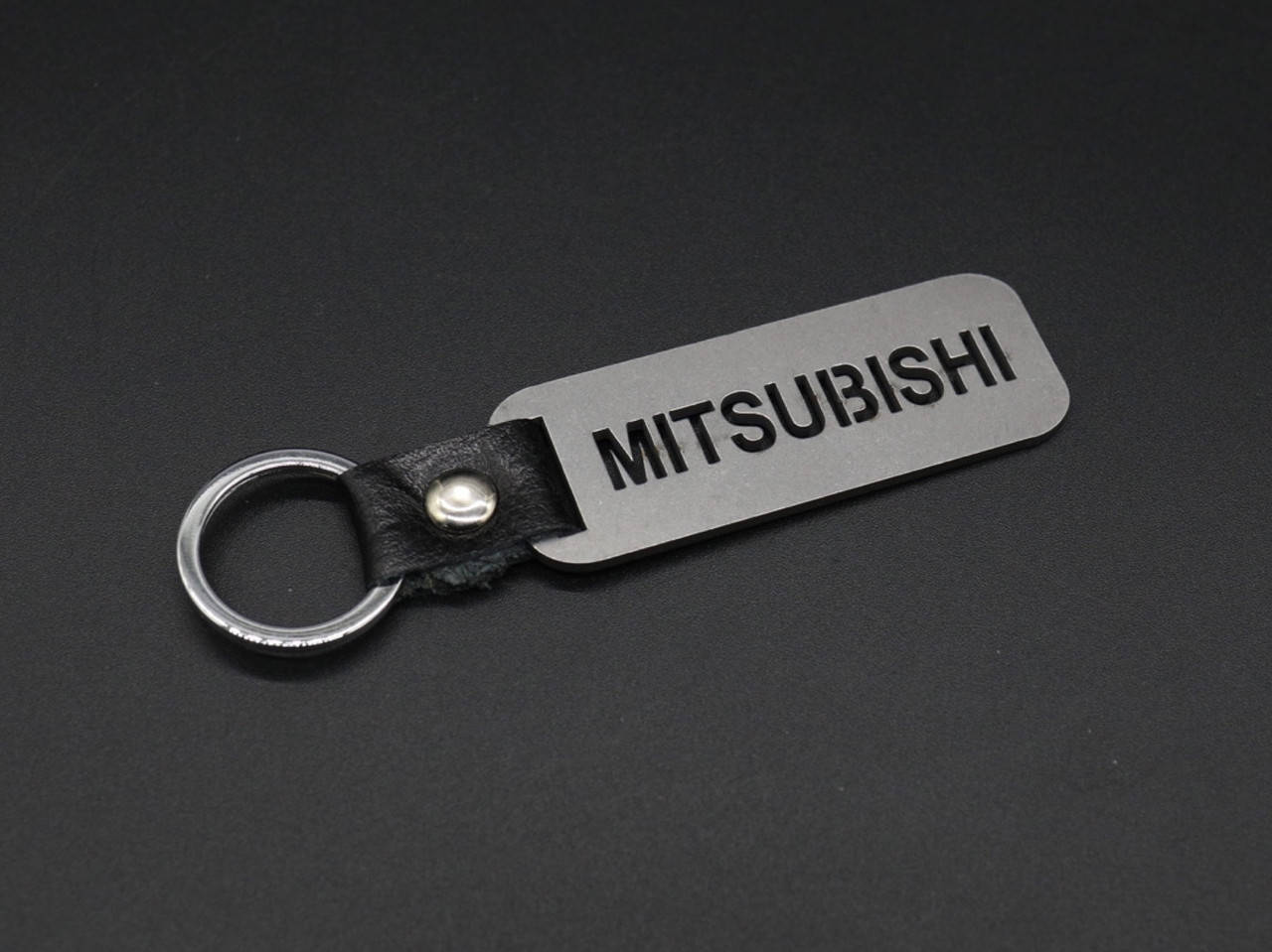 

Брелок металлический. Mitsubishi. 10х2,5см, Коричневый