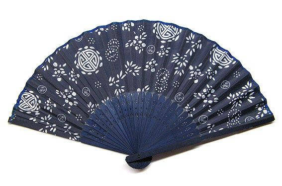 

Синий веер ручной из бамбука и шелка