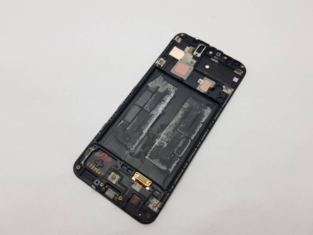 

С дефектом. Дисплей Samsung A30 2019 A305F модуль черный PRC с разборки (битый сенсор)