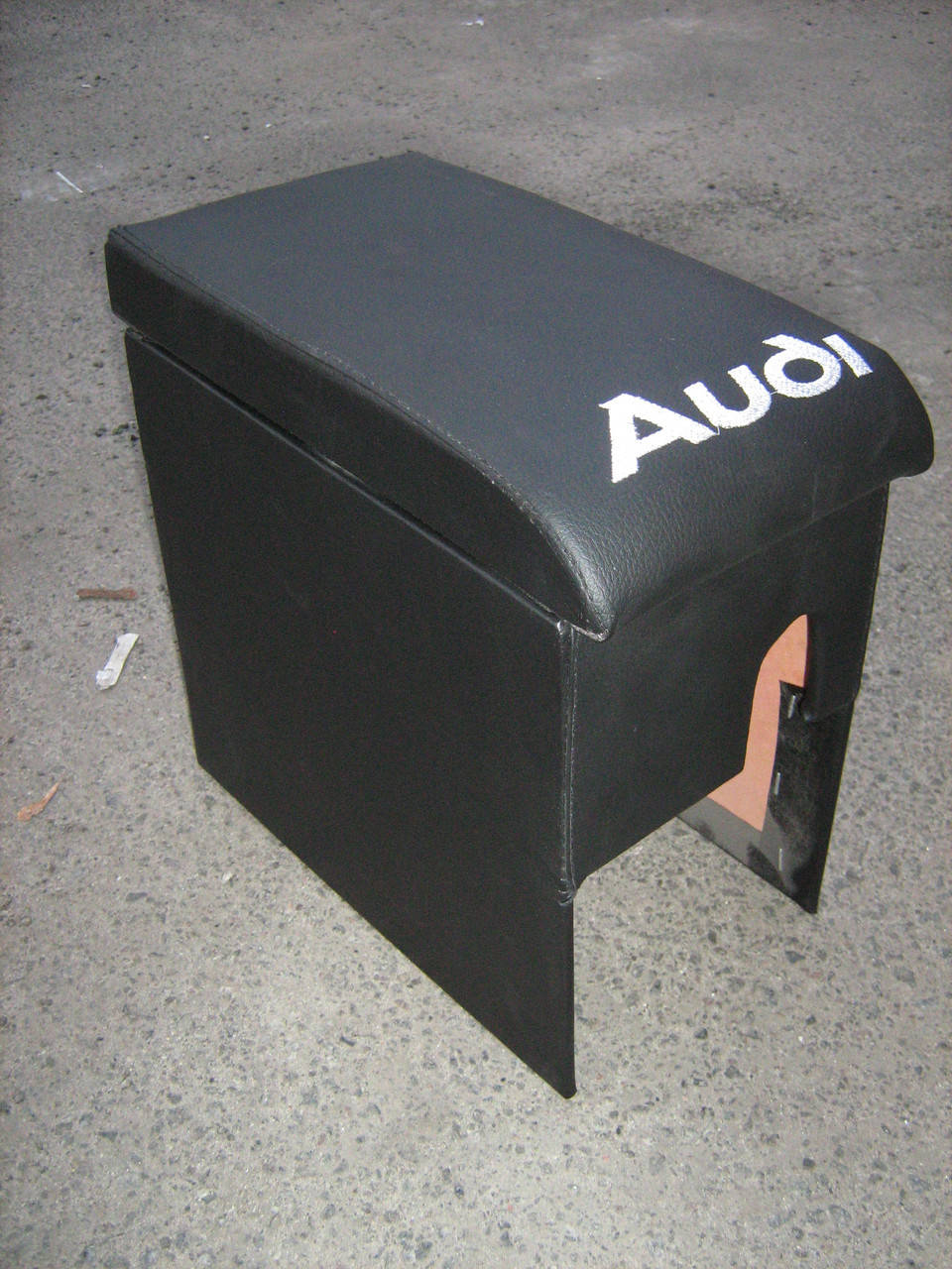 

Тюнинг Подлокотник Ауди А6 (Audi 100 C4) с 1994 по 1996г черный
