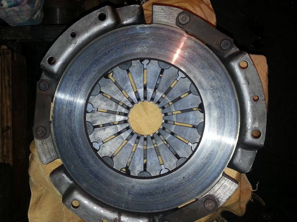 

Корзина сцепления ВАЗ 2101 2102 2103 2104 2105 2106 2107 2121 21213 Нива Тайга бу