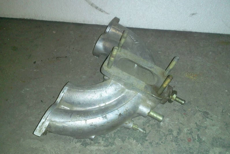 

Коллектор впускной ВАЗ 2106 на ВАЗ 2101 2102 2103 2104 2105 2106 2107 2121 21213 со штуцером под вакуумник бу