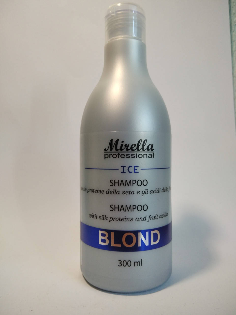 

Шампунь для светлых, седых и обесцвеченных волос 300 мл, Mirella Ice Blond Shampoo