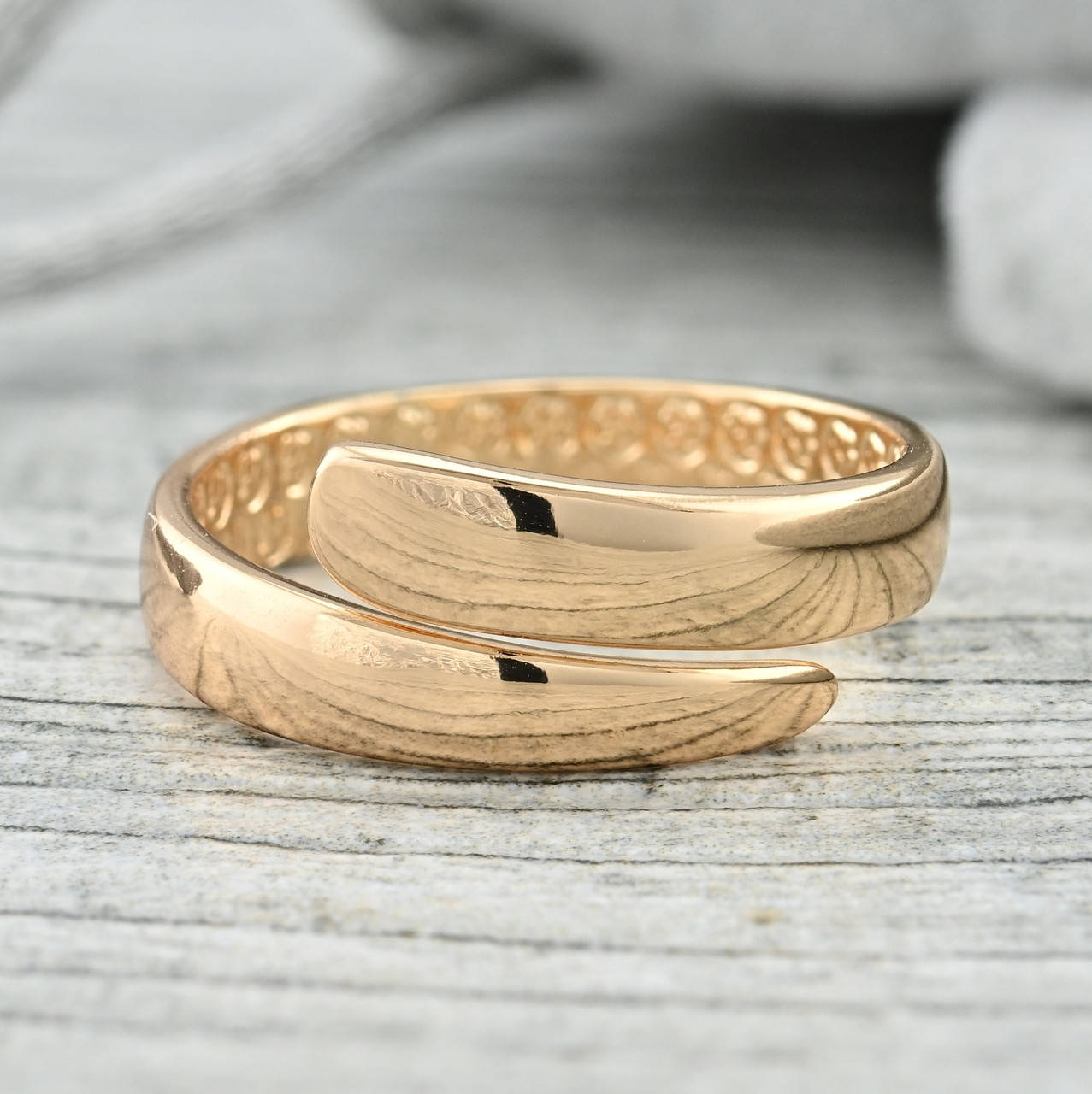 

Кольцо Xuping регулируемое 33289 ширина 8 мм позолота 18К размер 18-19