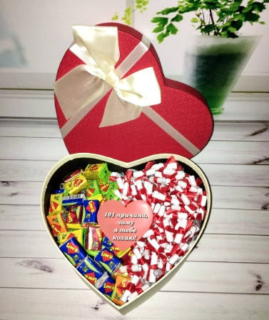 

100 причин почему я тебя люблю со жвачками love is