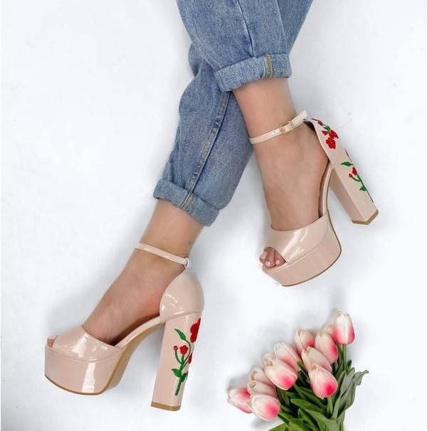 

Шикарные Женские Босоножки Love на Высоком Каблуке