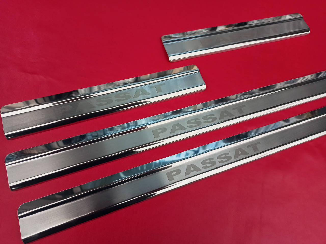 

Накладки на пороги Volkswagen Passat B6