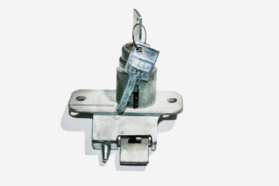 

Замок багажника 1102 (2 квадратных ключа метал.) Украина