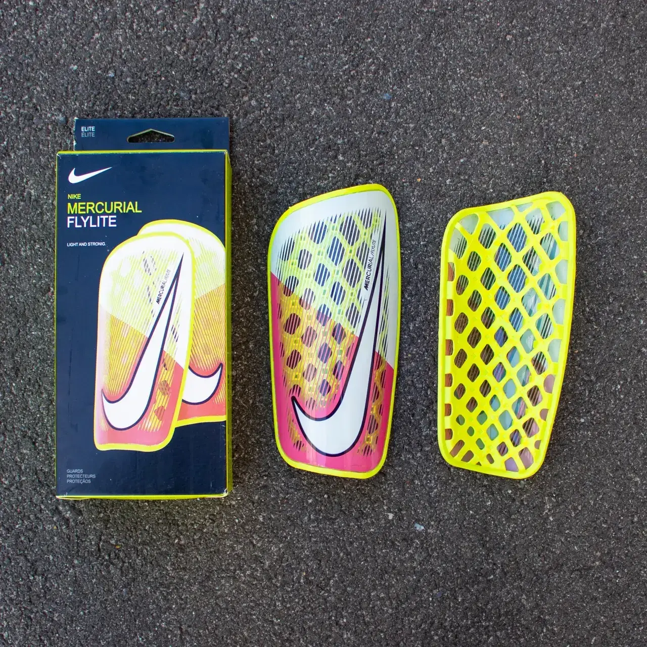 

Футбольные щитки Nike Mercurial FlyLite