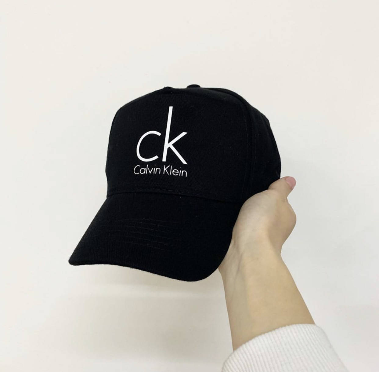 

Черная Кепка\Бейсболка с надписью - Calvin Klein, Черный