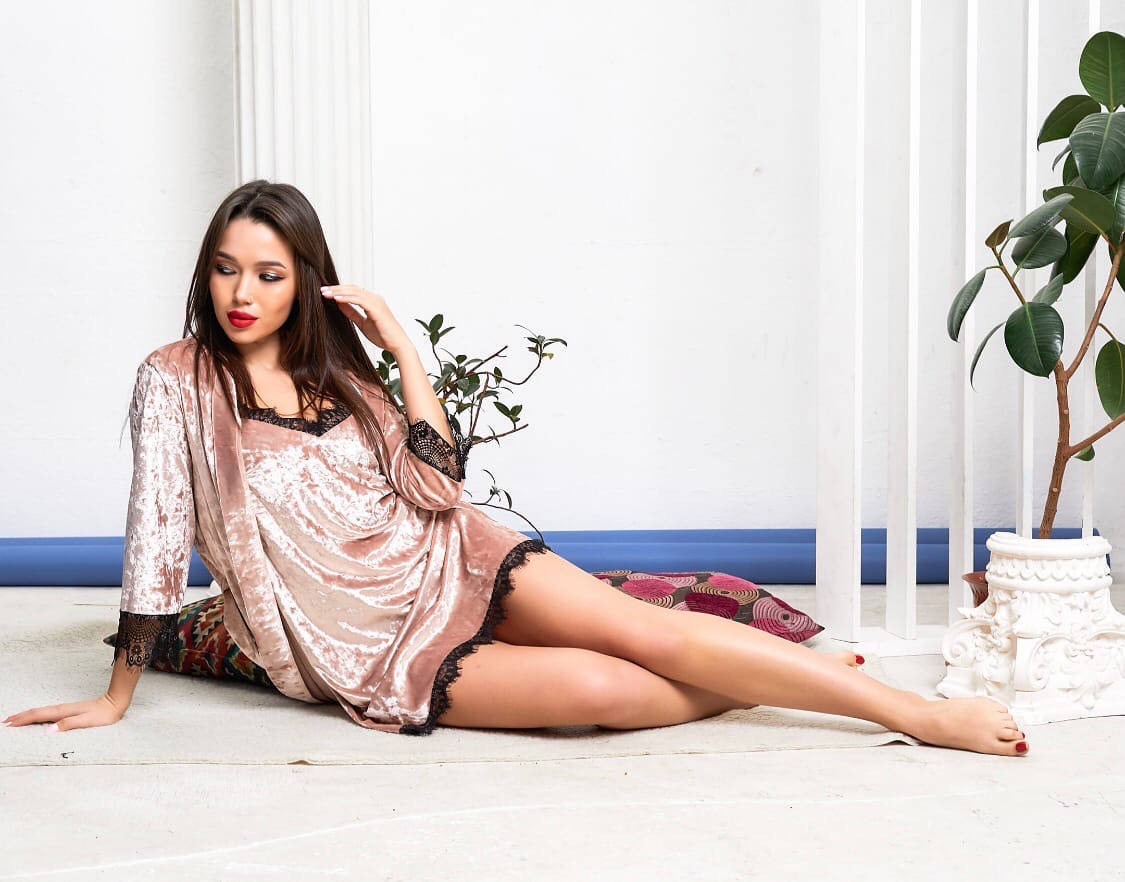 

Велюровый комплект ночная рубашка и халат 25/1 (ЛТ)