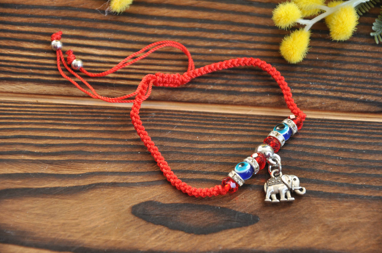 

Браслет червона нитка з талісманом