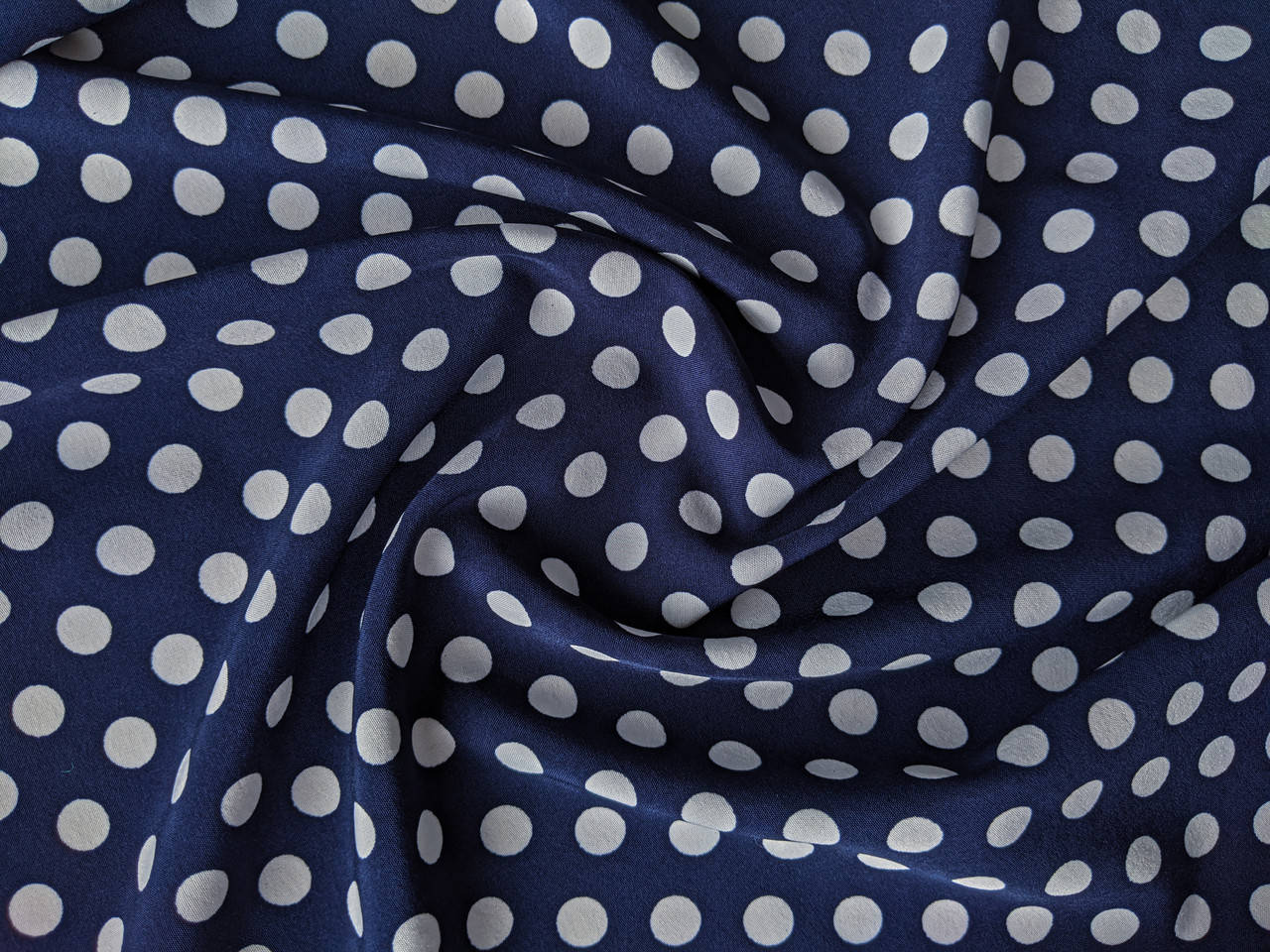 

Супер софт принт горошки 8 мм, белые на темно-синем, Темно-синий