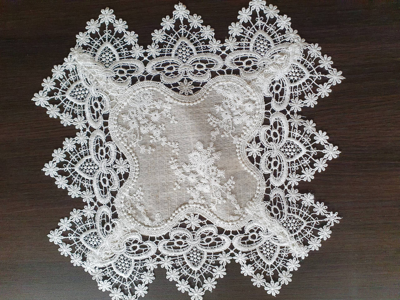 

Салфетка 33х33 молочного цвета искуственный лен с кружевом