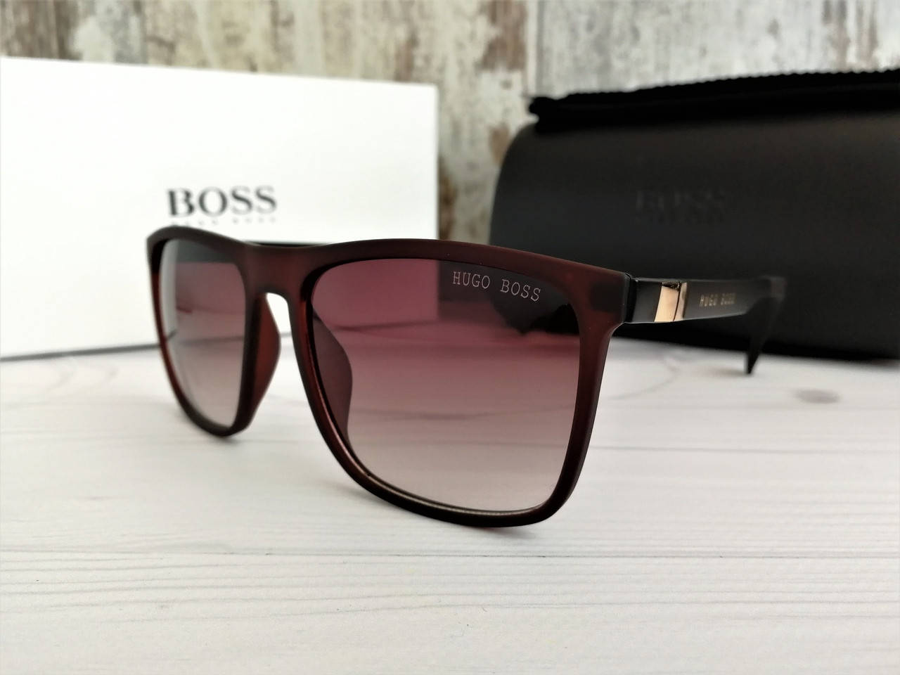 

Мужские солнцезащитные очки Хьюго Босс темно-коричневые